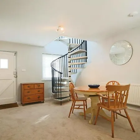 Coach House In Clifton Village *