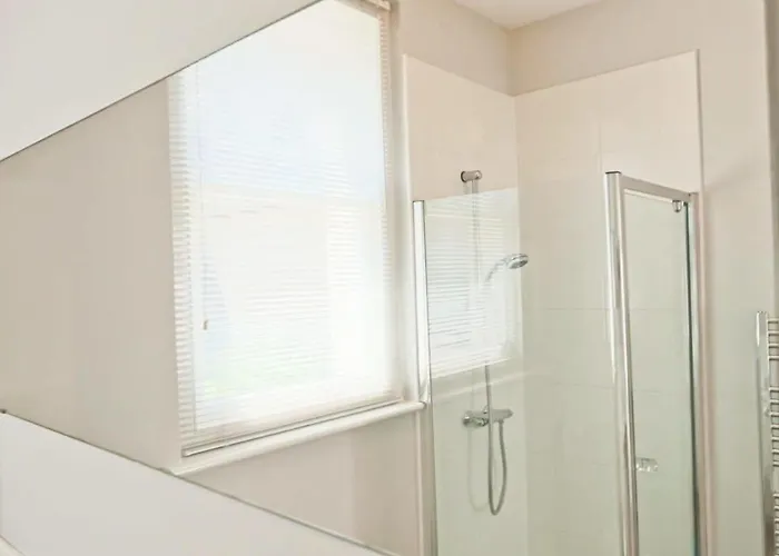 Апартаменти Coach House In Clifton Village *