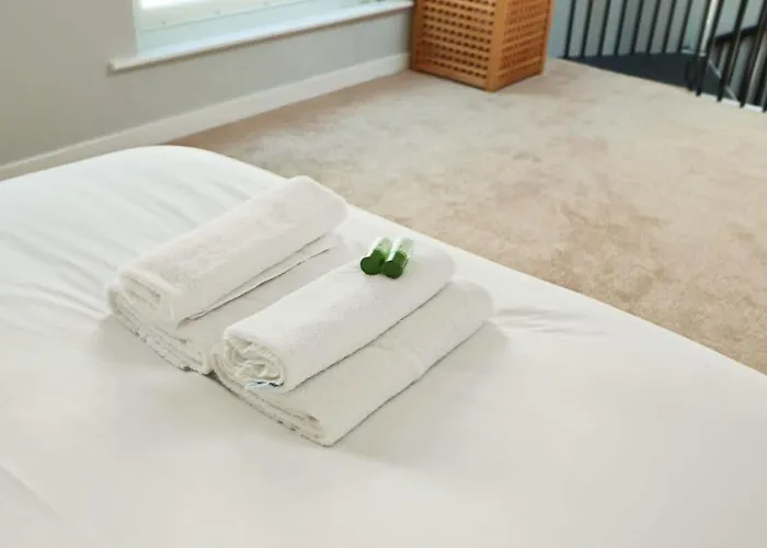 Апартаменти Coach House In Clifton Village